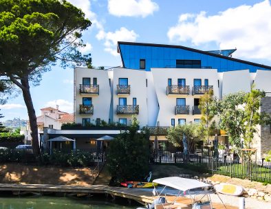 vue hôtel et ponton TB