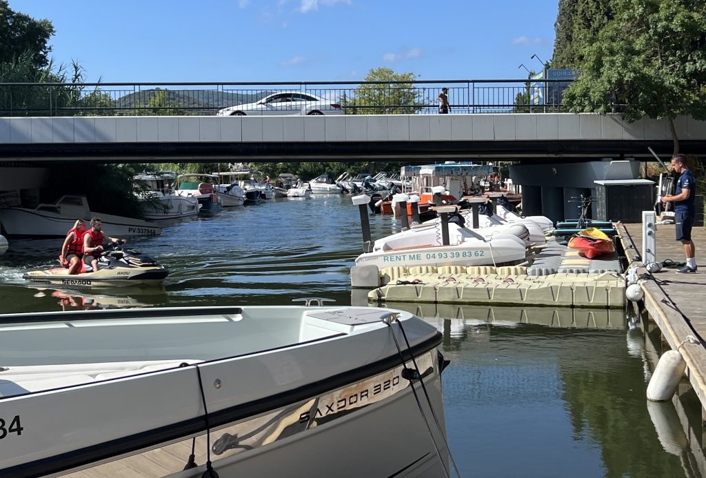 ponton arrivée moto mer